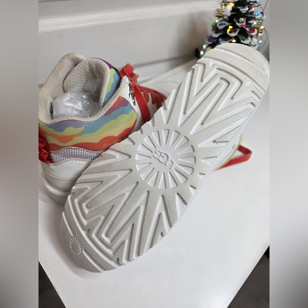 Ugg✨Pride Highland Hi Cali Collage Sneaker✨High Top Water Resistant•LIKE NEW• 9 - Picture 6 of 14